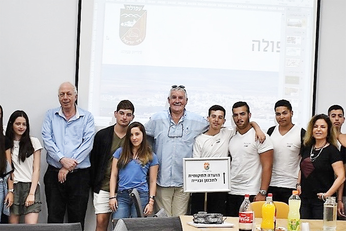 ובתפקיד המורה: מהנדס העיר הוותיק